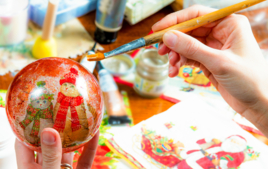I Decorate a Christmas Bauble - Christmas Activities - 10doigts.fr