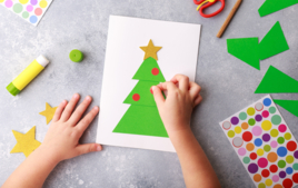 I am making a Christmas card with stickers - Christmas Activities - 10doigts.fr