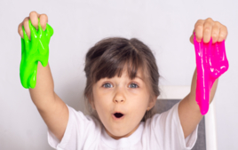 Fluorescent Slime - Creative family activities - 10doigts.fr