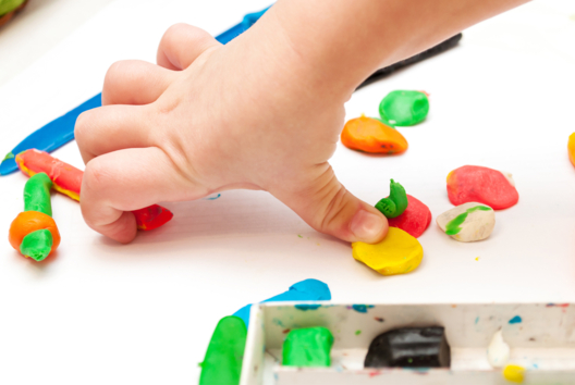 Modelaje 1er edad - Actividades para niños menores de 3 años - 10doigts.fr