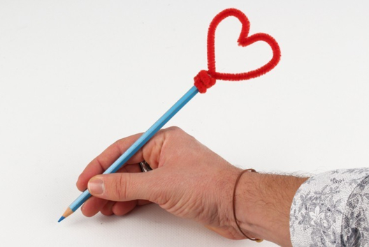 Heart Pencil Topper - 0 - Mother's Day Crafts - 10doigts.com - Mother's Day Crafts - 10doigts.fr