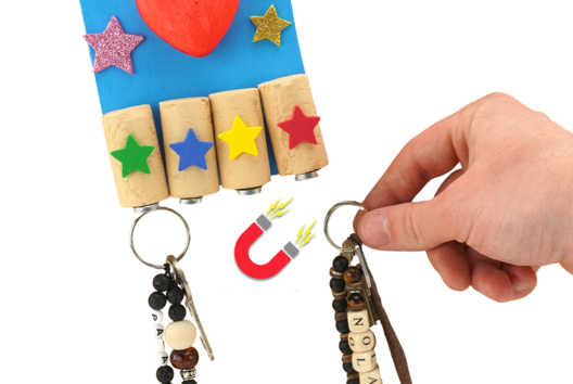 Magnetic Wall Key Holder for Parents' Day - 2 - Mother's Day Crafts - 10doigts.com - Mother's Day Crafts - 10doigts.fr - 2