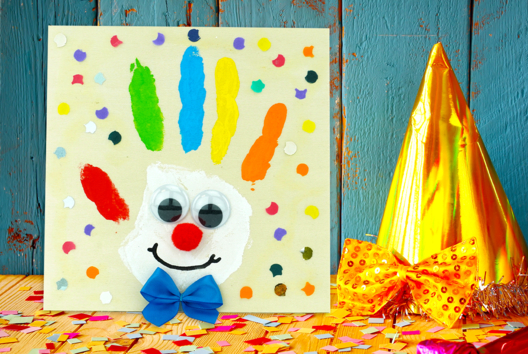 Clown Handprint Canvas - 2 - Carnival, Mardi Gras Crafts - 10doigts.com - Carnival, Mardi Gras Crafts - 10doigts.fr - 2