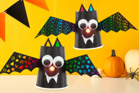 Glow-in-the-Dark Bats - 1 - Halloween Crafts - 10doigts.com - Halloween Crafts - 10doigts.fr