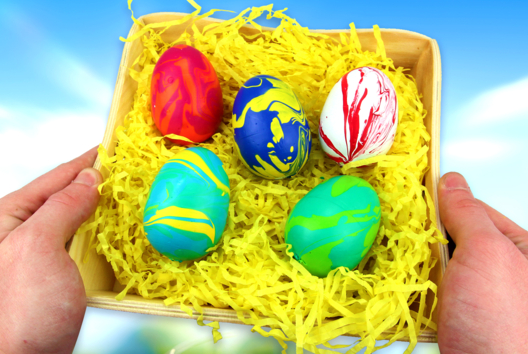 Easter Marbling Eggs (EASY) - 1 - DIY Easter Crafts - 10doigts.com - DIY Easter Crafts - 10doigts.fr