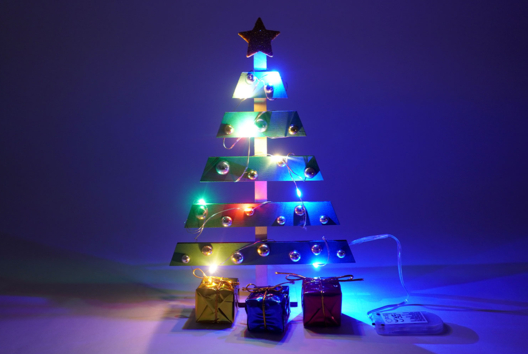 Light-Up Christmas Tree - 2 - Kids Crafts Activities - 10doigts.com - Handicrafts Activities - 10doigts.fr - 2