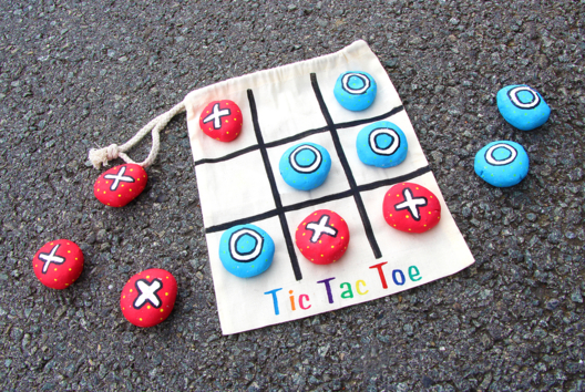 TIC TAC TOE - Travel Game - 1 - Handicrafts Around Games to Enjoy Homemade Games - 10doigts.com - Handicrafts Around Games to Enjoy Homemade Games - 10doigts.fr