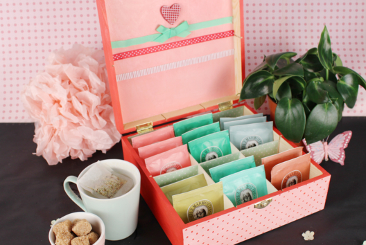 Romantic Tea Box - 1 - Mother's Day Crafts - 10doigts.com - Mother's Day Crafts - 10doigts.fr