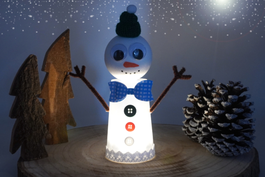 muñeco de nieve luminoso vaso niño - Actividades manuales de Navidad - 10doigts.fr - 2