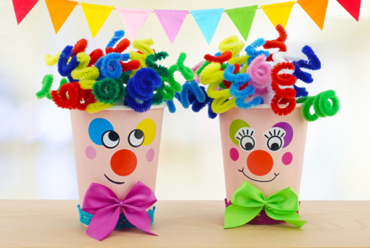 Make a Clown with a Cup and Pipe Cleaners - 1 - Carnival, Mardi Gras Crafts - 10doigts.com - Carnival, Mardi Gras Crafts - 10doigts.fr