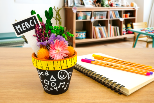 Regalo Maestra Maceta flores secas - Manualidades y regalos para maestras, maestros,  niñeras... - 10doigts.fr