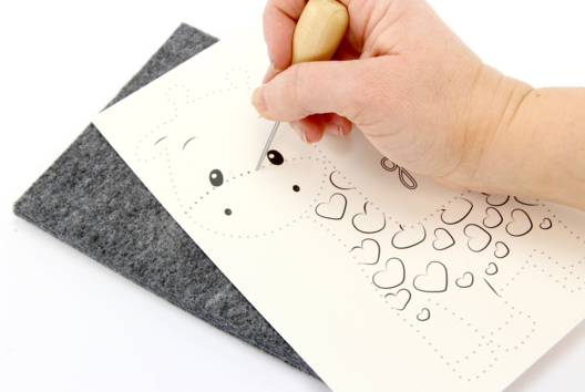 tarjeta de perforar - Actividades manuales Montessori para aprender manipulando - 10doigts.fr - 2