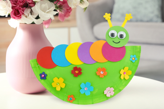 oruga plato papel niños DIY - Actividades manuales animales: nuestras ideas creativas para los niños - 10doigts.fr