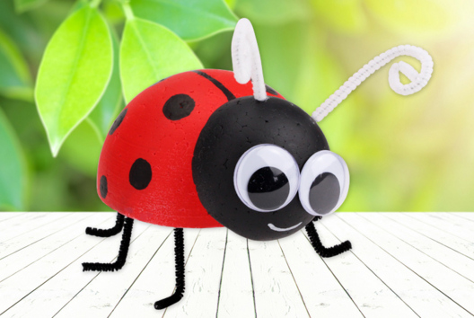 Ladybug made of styrofoam balls - 1 - Animal Crafts: Our Creative Ideas for Children - 10doigts.com - Animal Crafts: Our Creative Ideas for Children - 10doigts.fr