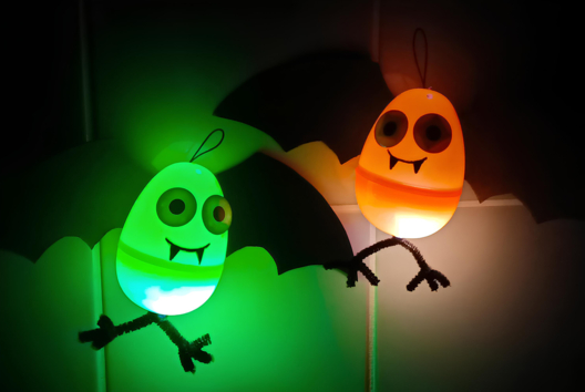 Glow-in-the-Dark Bat - 1 - Halloween Crafts - 10doigts.com - Halloween Crafts - 10doigts.fr