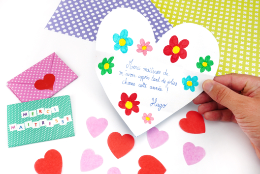 sobre corazón regalo maestra - Manualidades y regalos para maestras, maestros,  niñeras... - 10doigts.fr