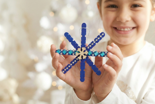 Snowflakes to Hang on the Christmas Tree - 1 - Christmas Craft Activities - 10doigts.com - Christmas Craft Activities - 10doigts.fr