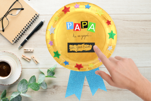 Giant Medal with a Secret Message - 1 - Father's Day Crafts - 10doigts.com - Father's Day Crafts - 10doigts.fr