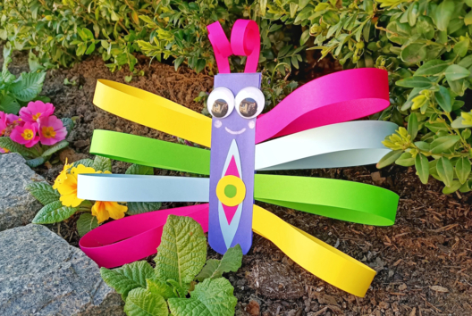 Mariposa de bandas de papel actividad niños fácil primavera - Actividades manuales de collage y plegado para todas las edades - 10doigts.fr