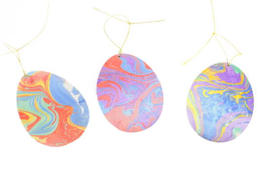 pintura marbling huevo de pascua actividad niño - Actividades manuales DIY Pascua - 10doigts.fr