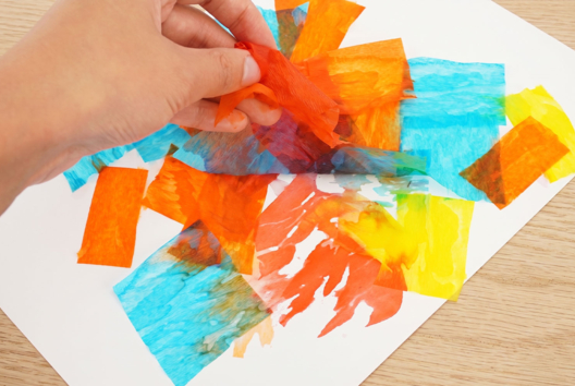 pintura papel crepé cóctel - Actividades manuales Verano - 10doigts.fr - 2