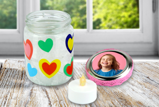 Colored Hearts Lantern - 1 - Mother's Day Crafts - 10doigts.com - Mother's Day Crafts - 10doigts.fr