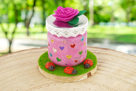 Flower and Ladybug Lantern - 1 - Mother's Day Crafts - 10doigts.com - Mother's Day Crafts - 10doigts.fr