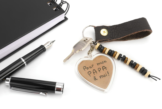 llavero de cuero con perlas regalo del día del padre - Manualidades día del padre - 10doigts.fr