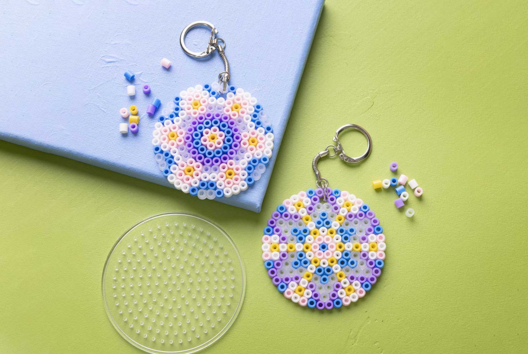 llavero abalorios para planchar - Actividades manuales de perlas fusionadas para trabajar en su precisión y su imaginación - 10doigts.fr