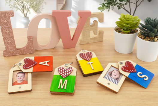 Photo Keyring with Initial - 2 - Mother's Day Crafts - 10doigts.com - Mother's Day Crafts - 10doigts.fr - 2