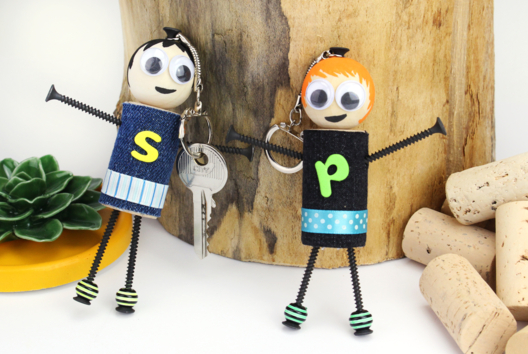 Man-shaped Keychain with a Cork Stopper - 2 - Father's Day Crafts - 10doigts.com - Father's Day Crafts - 10doigts.fr