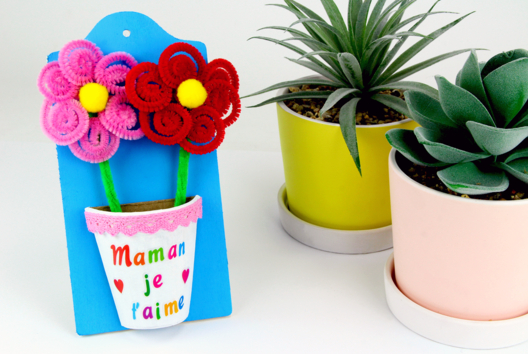 Flower Pot (to make with pipe cleaners) - 2 - Mother's Day Crafts - 10doigts.com - Mother's Day Crafts - 10doigts.fr