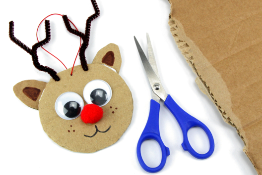reno de navidad de cartón reciclado deco árbol - Actividades manuales animales: nuestras ideas creativas para los niños - 10doigts.fr