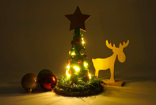 árbol luminoso cono navidad DIY - Actividades manuales bricolajes de Navidad - 10doigts.fr - 2
