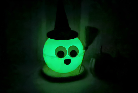 Glow-in-the-Dark Witch - 2 - Halloween Crafts - 10doigts.com - Halloween Crafts - 10doigts.fr - 2