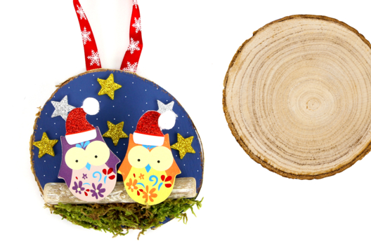 Owl Hanging Decoration with a Wooden Slice - 1 - Christmas Tree Ornement Crafts - 10doigts.com - Christmas Tree Ornement Crafts - 10doigts.fr