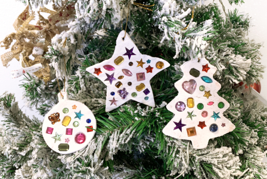 suspension sapin pâte à modeler - Christmas Crafts - 10doigts.fr