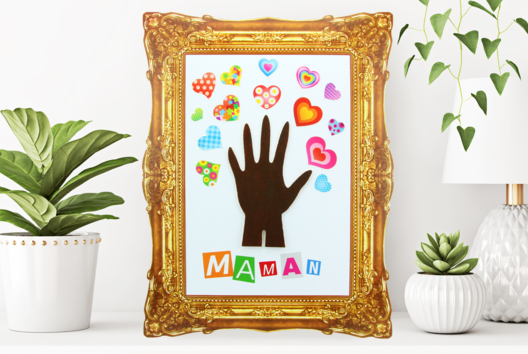 Mother's Day Hand and Hearts Canvas - 1 - Mother's Day Crafts - 10doigts.com - Mother's Day Crafts - 10doigts.fr