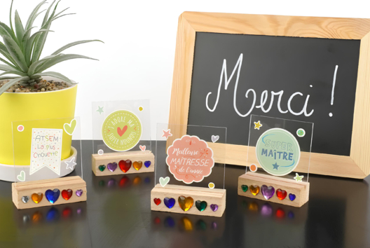 trofeos regalo fin de año maestra niñera atsem - Manualidades y regalos para maestras, maestros,  niñeras... - 10doigts.fr