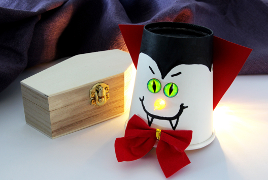 Vampire with a Light-Up Nose - 1 - Halloween Crafts - 10doigts.com - Halloween Crafts - 10doigts.fr