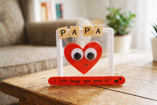 Tabla corazón ojos solo para ti Día de los padres - Manualidades para el día de las familias - 10doigts.fr