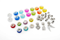 Perlas facetadas + charm's en metal - 39 perlas - Perlas Pandora - Tendencias Joyas - 10doigts.fr