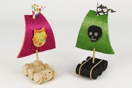 Little Boats with Cork Stoppers - 2 - Kids Crafts Activities - 10doigts.com - Handicrafts Activities – 10doigts.fr