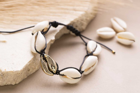 pulsera 12 conchas Cauri naturales - Abalorios Heishi y conchas – 10doigts.fr