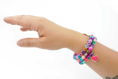 pulsera de perlas arcoíris - Manualidades día de la madre – 10doigts.fr