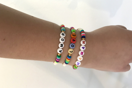 Manualidades Pulsera Abalorios Heishi Alfabeto - Manualidades día de la madre – 10doigts.fr