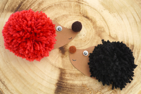 Pom Pom Hedgehog - 1 - Animal Crafts: Our Creative Ideas for Children - 10doigts.com - Animal Crafts: Our Creative Ideas for Children – 10doigts.fr