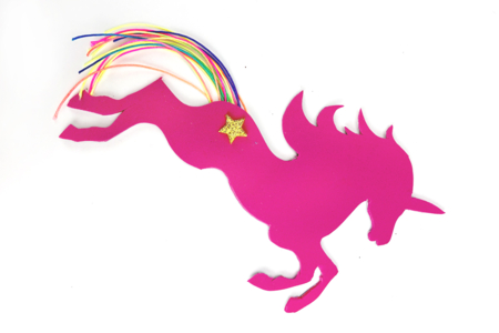 Unicorn Bookmark - 4 - Craft Activities for All Ages: Gluing and Folding - 10doigts.com - Craft Activities for All Ages: Gluing and Folding – 10doigts.fr