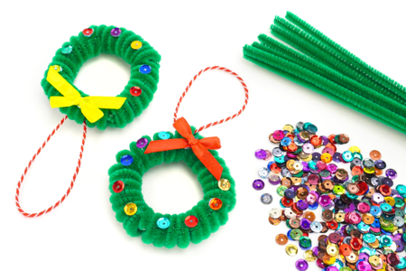 mini corona de Navidad en limpiapipas - Actividades manuales bricolajes de Navidad – 10doigts.fr