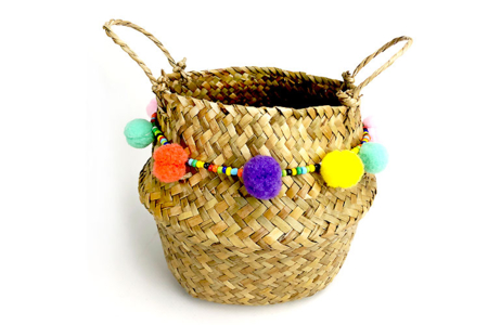 Woven Basket with Pom Poms - 1 - DIY Home Decor Crafts - 10doigts.com - !! Old tutorials to delete !! – 10doigts.fr